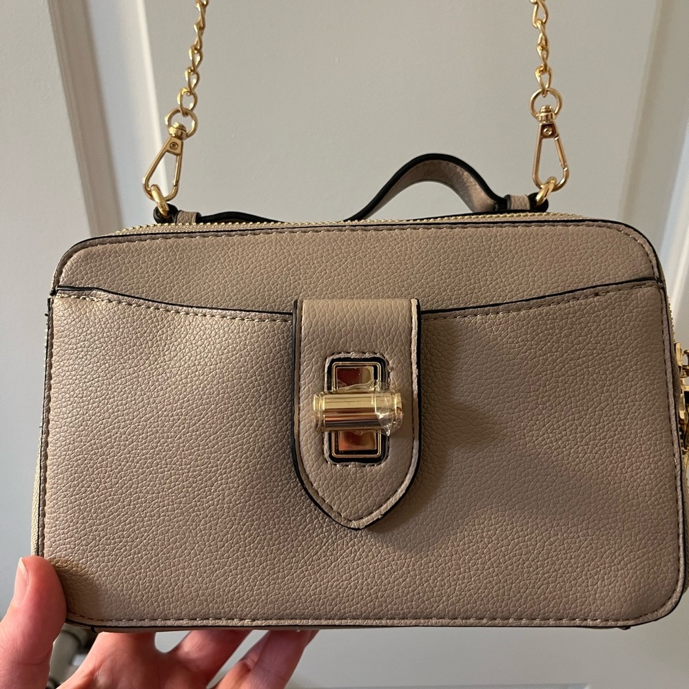 Small cross body purse. Brand new.